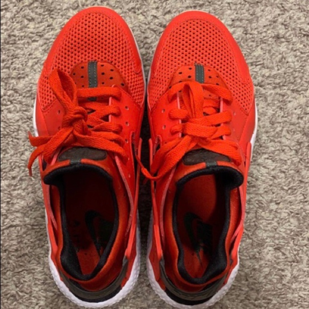 🚩🚩Sold🚩🚩Nike Hurache “Habanero Red”🔥